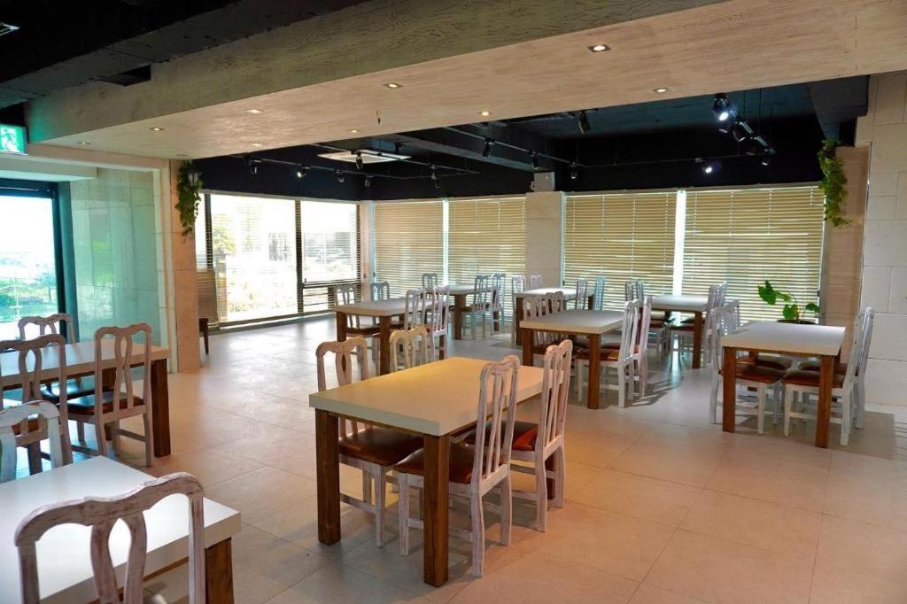 Emerald Hotel Jeju Exterior photo