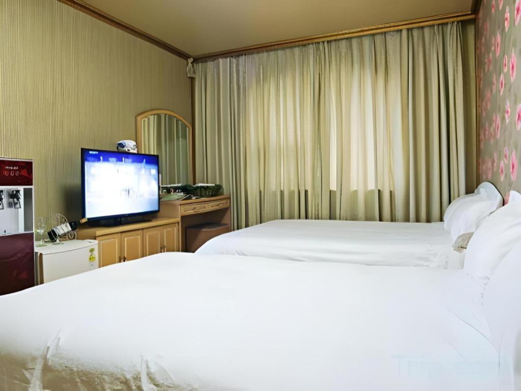 Emerald Hotel Jeju Exterior photo