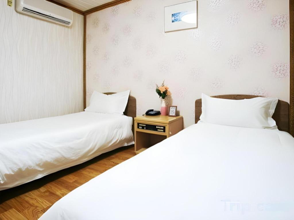 Emerald Hotel Jeju Exterior photo