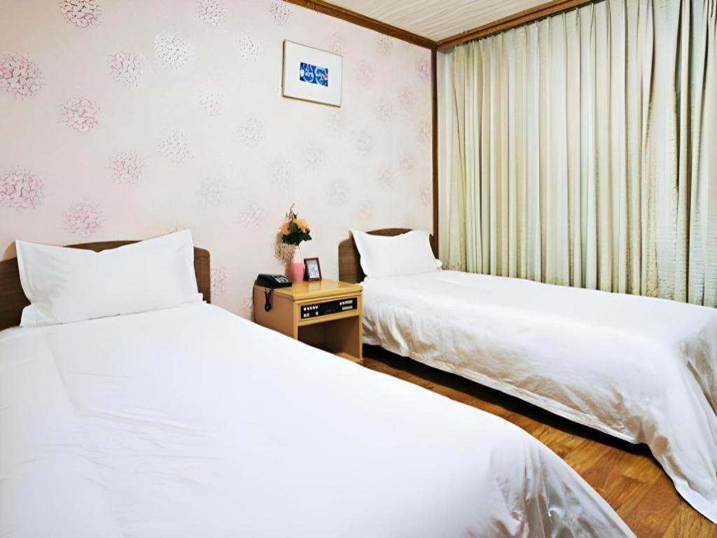 Emerald Hotel Jeju Exterior photo