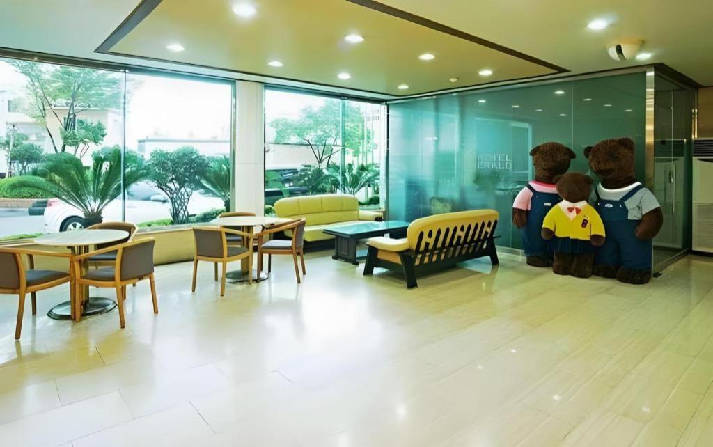 Emerald Hotel Jeju Exterior photo