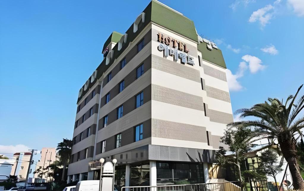 Emerald Hotel Jeju Exterior photo