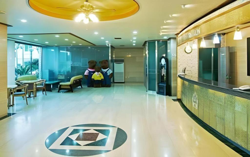 Emerald Hotel Jeju Exterior photo
