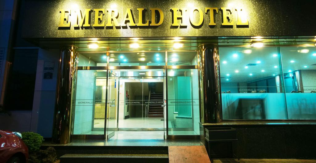 Emerald Hotel Jeju Exterior photo