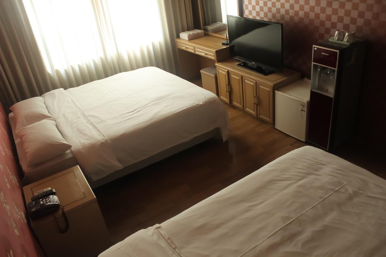 Emerald Hotel Jeju Exterior photo