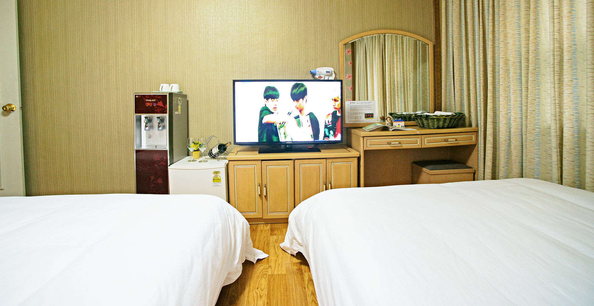 Emerald Hotel Jeju Exterior photo